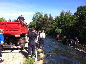 Feuerwehr Hochwasser 2013 Elbe 070.jpg