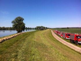 Feuerwehr Hochwasser 2013 Elbe 215.jpg